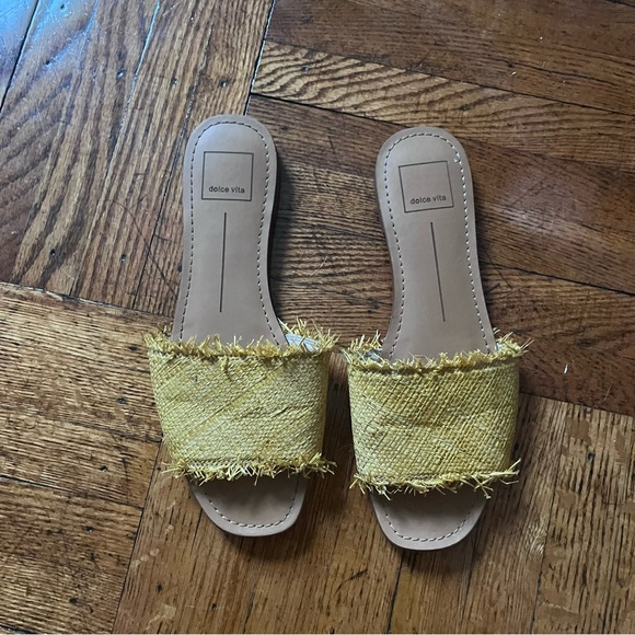 Dolce Vita Raffia Flat Sandals - Picture 6 of 6